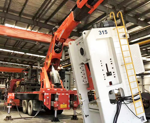 襄城附近随车吊出租，轻松解决运输难题